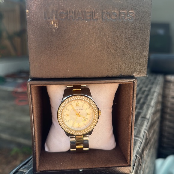 Michael Kors Madison Watch. Currently selling for $110 - Picture 3 of 4